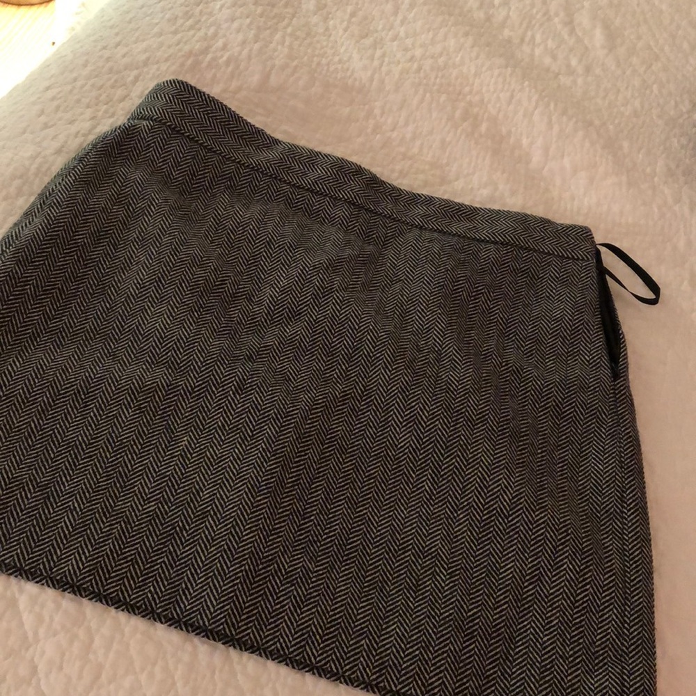 Gap skirt